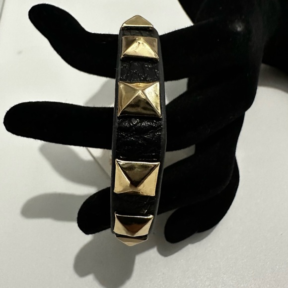 Fashion Leather Bracelet - Picture 1 of 4